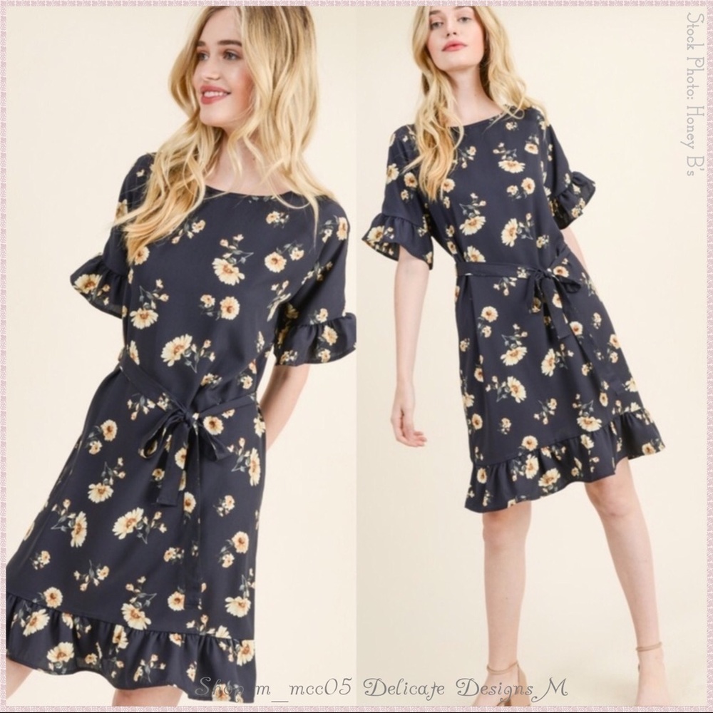 **SALE**🦋 HP🎉LAST 1 Falling Daisies Ruffle Dress - Picture 3 of 10